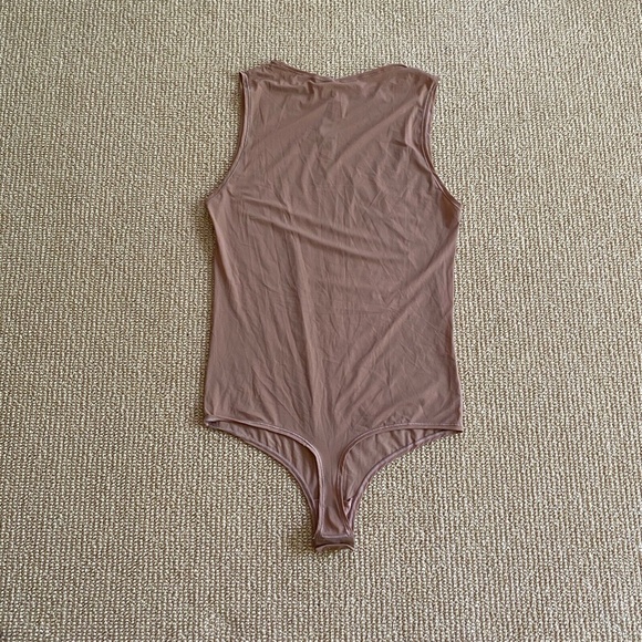SKIMS Sleeveless Thong Bodysuit – 2 Pack – Size Large – Nude & Black - Picture 4 of 8